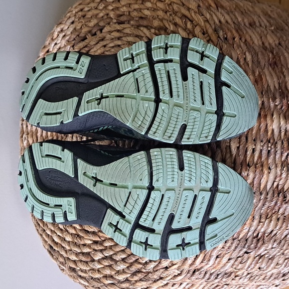 Brooks Womens Adrenaline GTS 22 Grafitti Print Running/Training‎ Sneakers S-7 - Picture 7 of 10